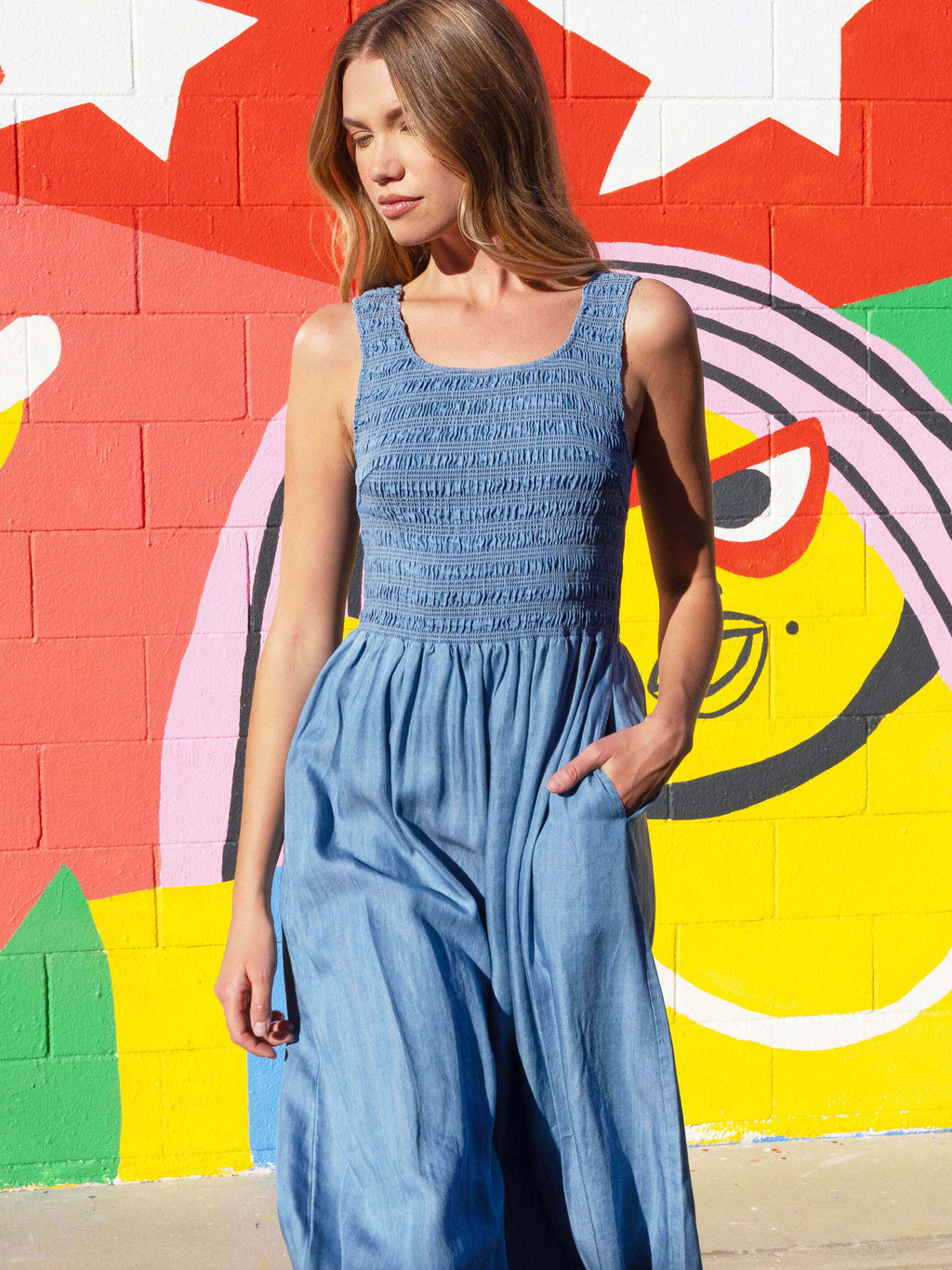Robe longue sans manches smockée en tissu doux - Bleu clair