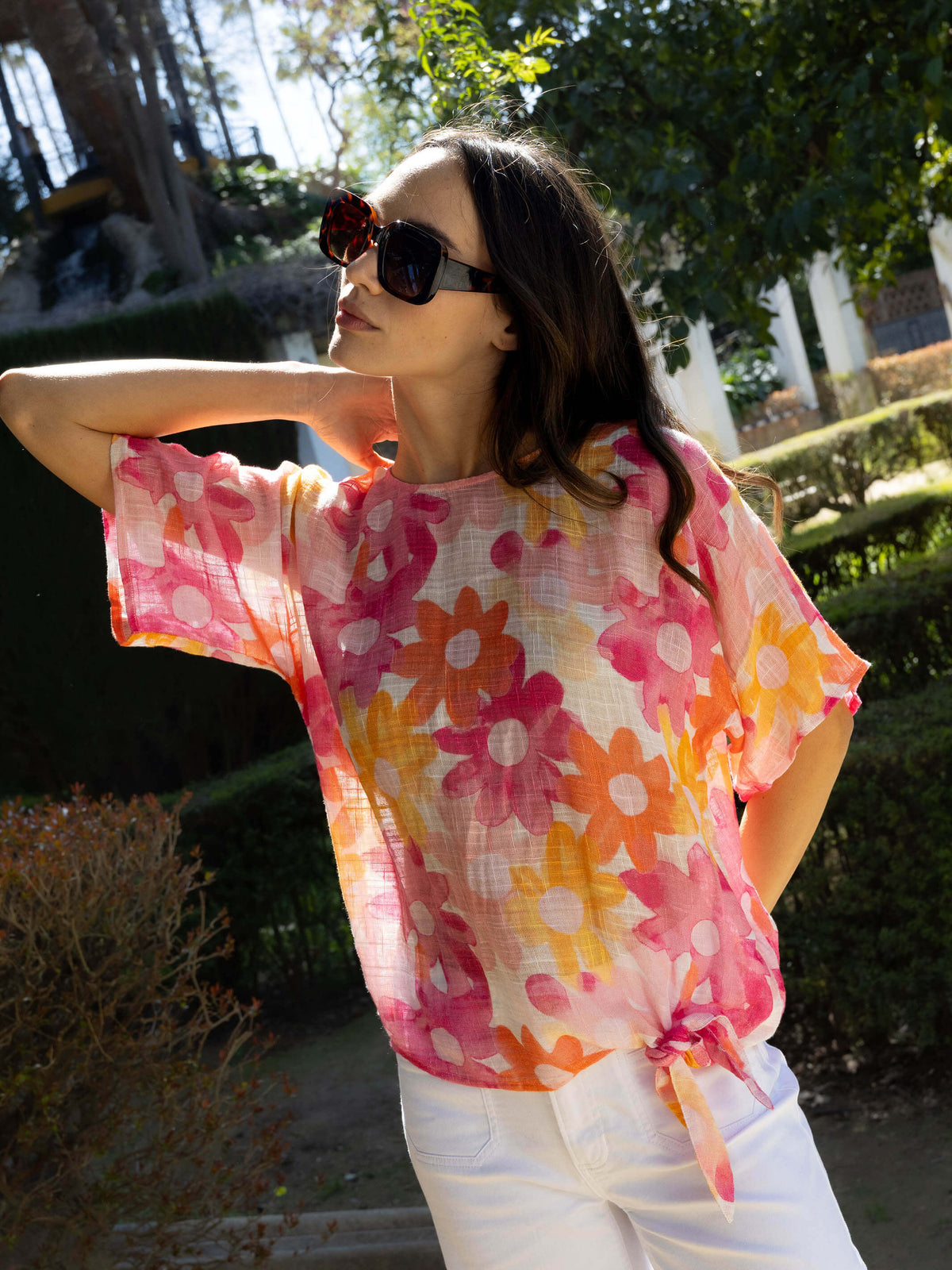 Blouse en gaze de coton imprimée à nouer sur le côté - Fleurie et colorée