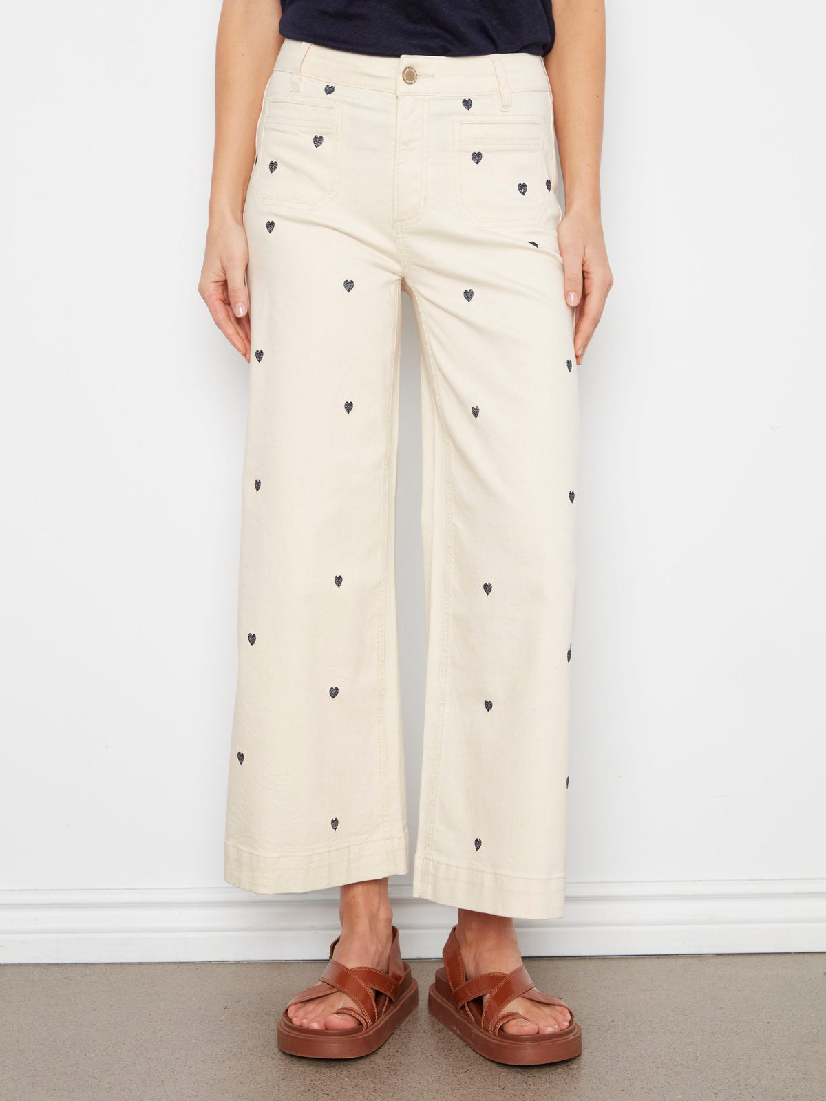 Pantalon évasé court en sergé avec broderie et poches plaquées - Naturel