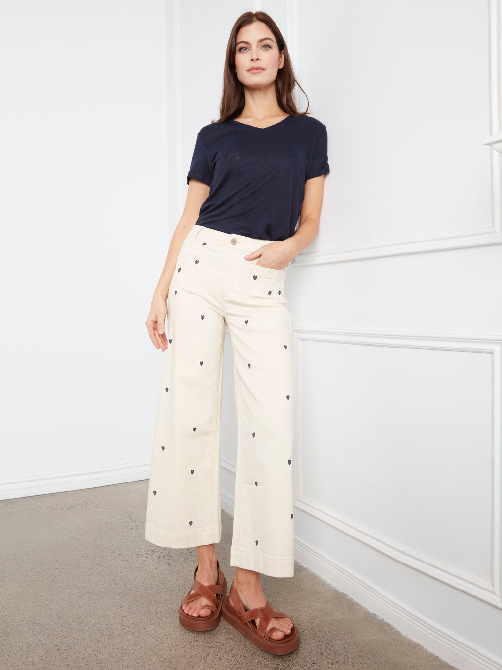 Pantalon évasé court en sergé avec broderie et poches plaquées - Naturel