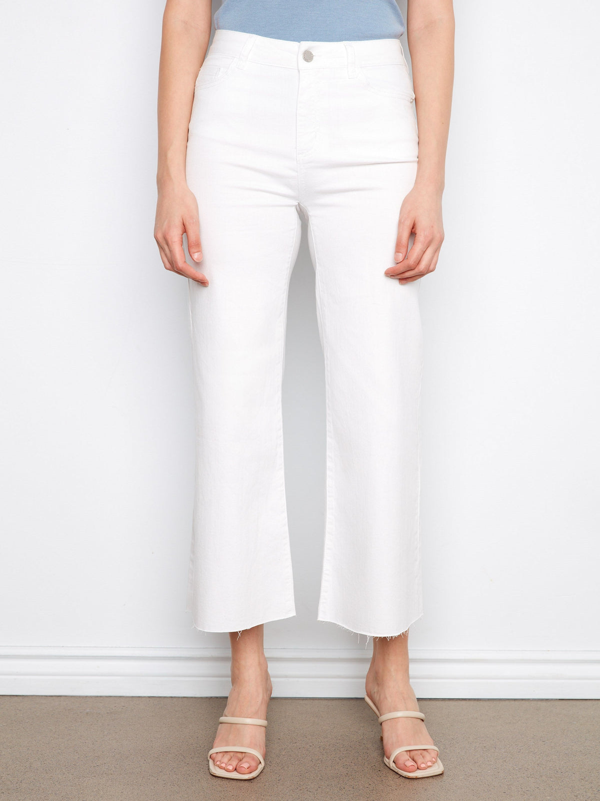 Pantalon court évasé en sergé à ourlet effiloché - Blanc