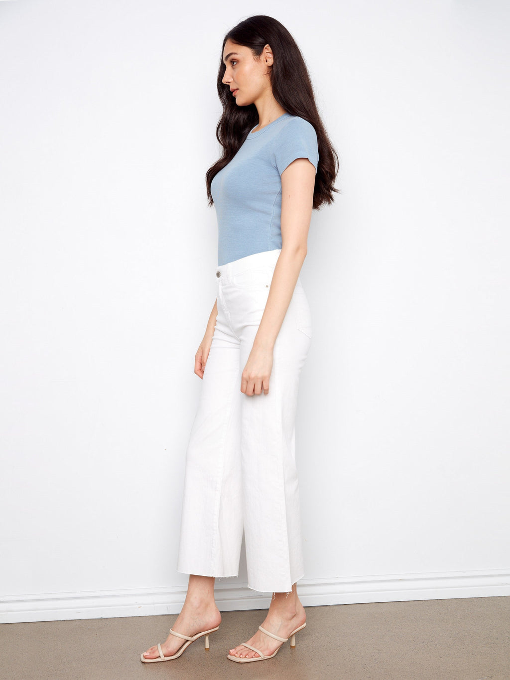 Pantalon court évasé en sergé à ourlet effiloché - Blanc