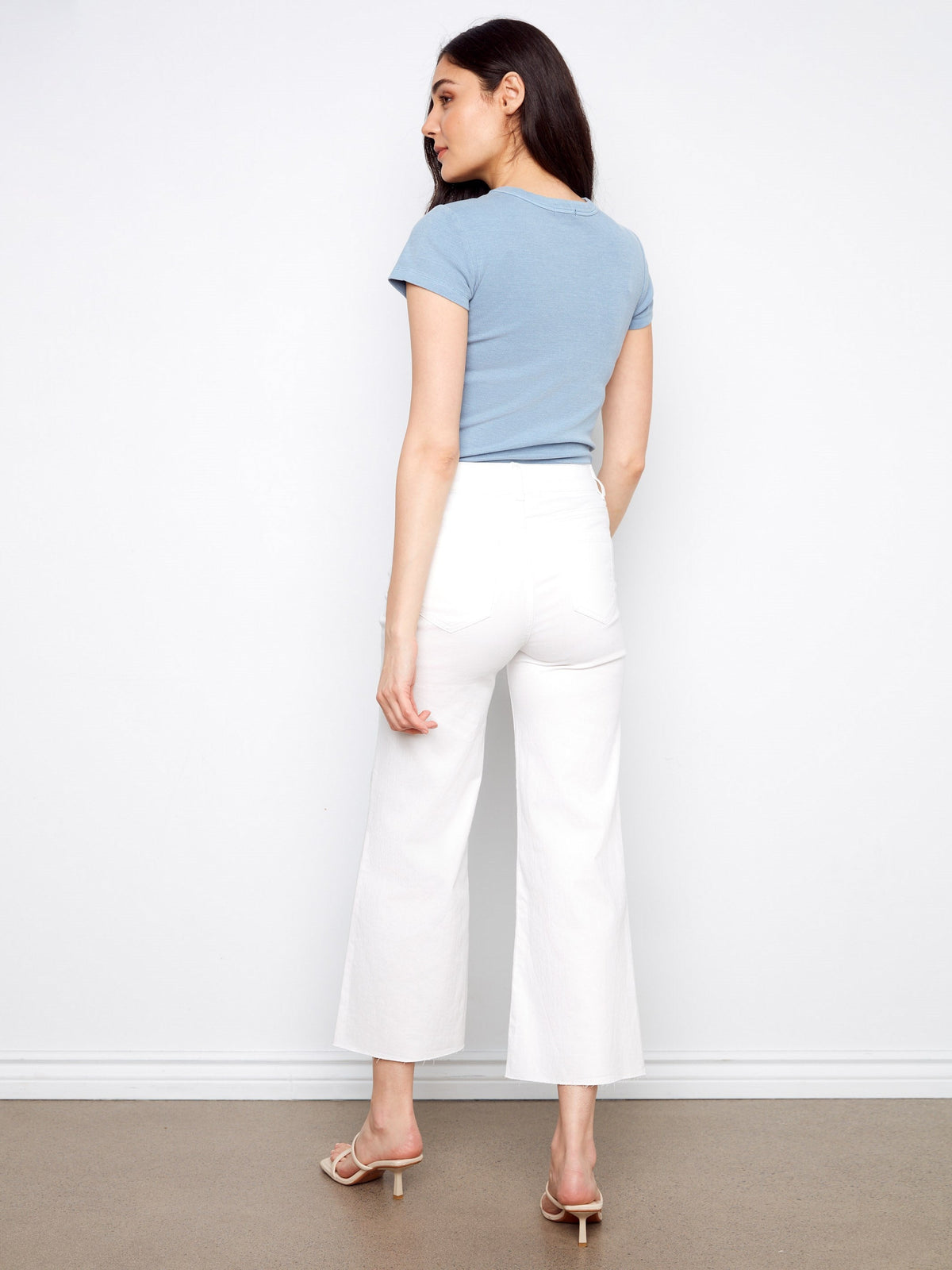 Pantalon court évasé en sergé à ourlet effiloché - Blanc