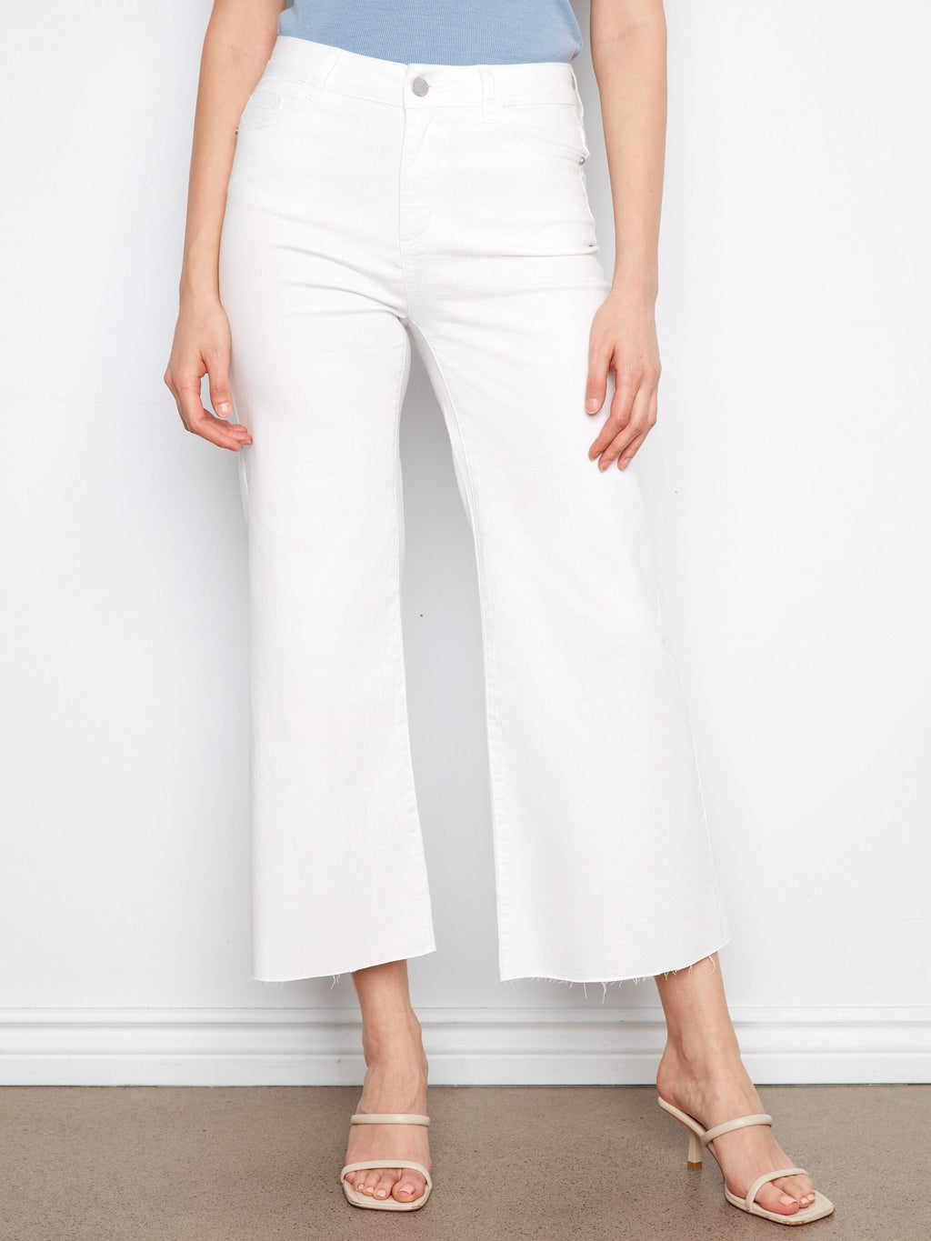 Pantalon court évasé en sergé à ourlet effiloché - Blanc