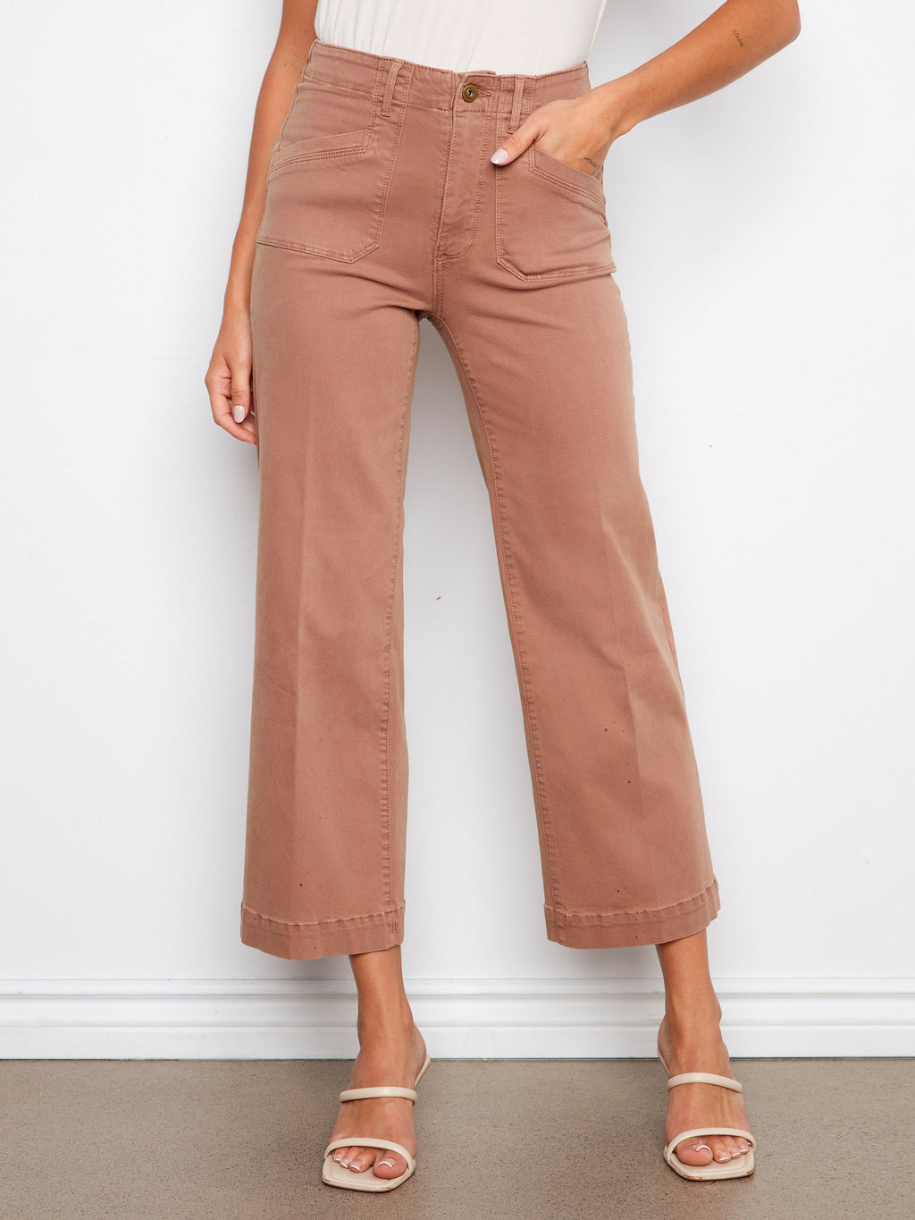 Jean en sergé extensible à jambe large coupée - Marron