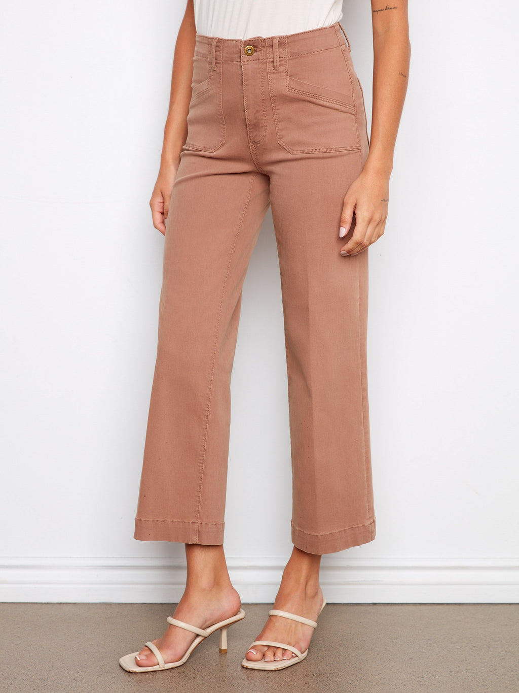 Jean en sergé extensible à jambe large coupée - Marron