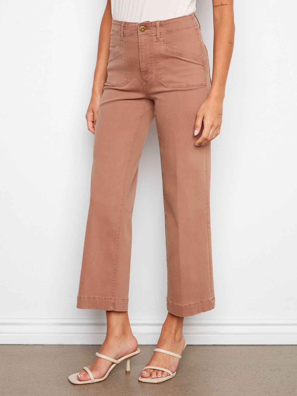 Jean en sergé extensible à jambe large coupée - Marron