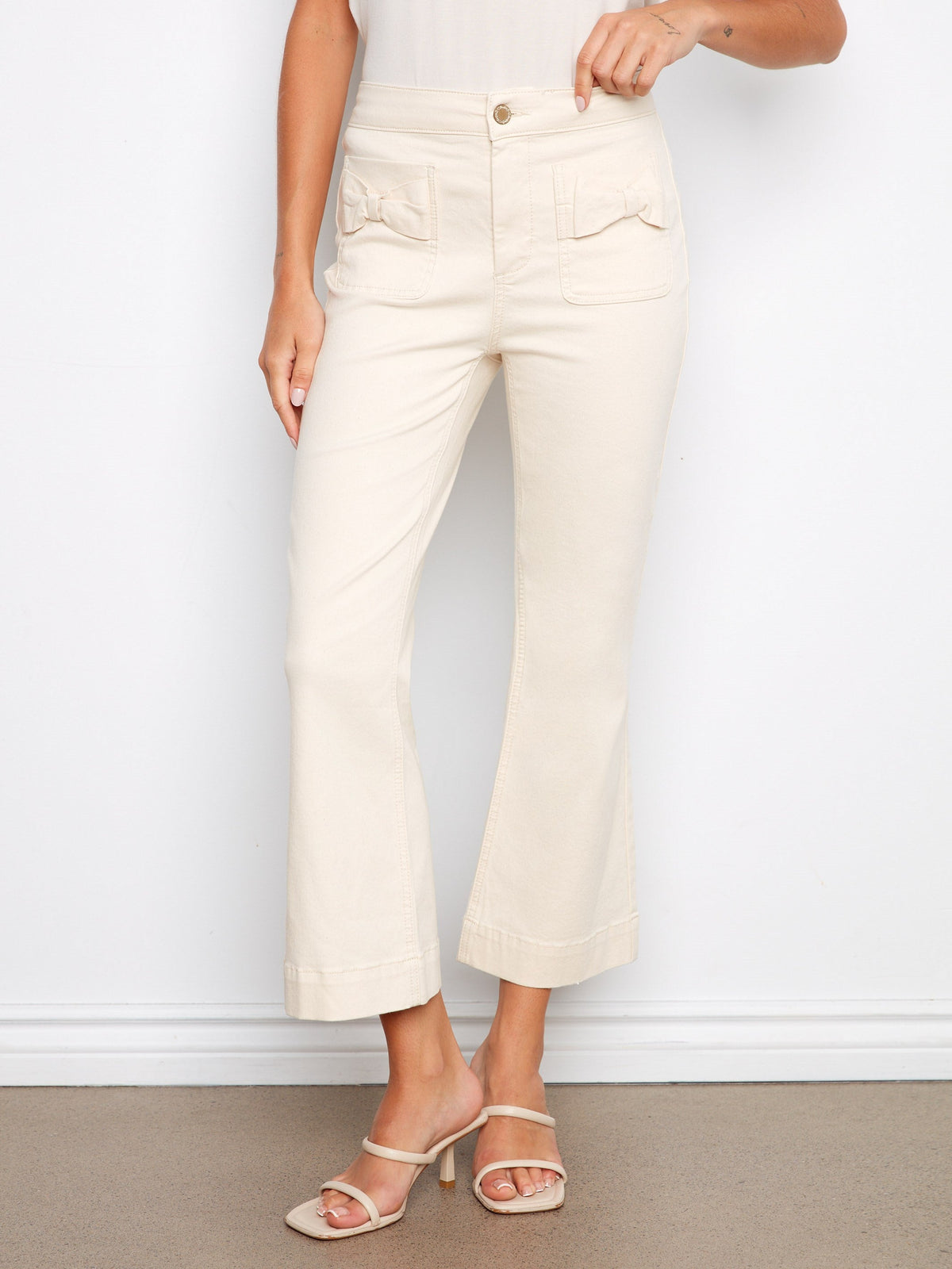 Pantalon évasé en sergé avec poches plaquées à nœud - Naturel