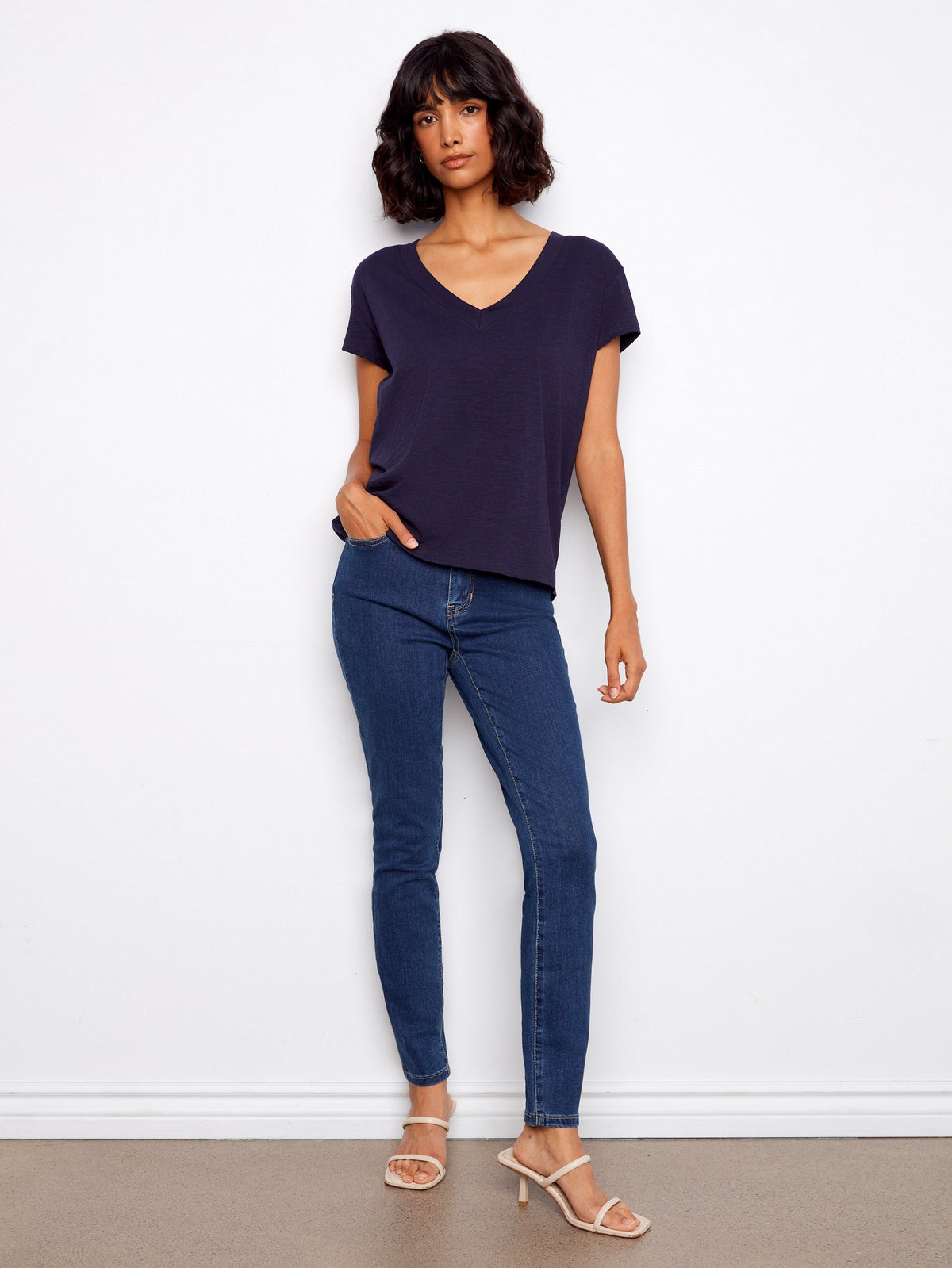 T-shirt en coton biologique à col en V et épaules tombantes - Bleu marine