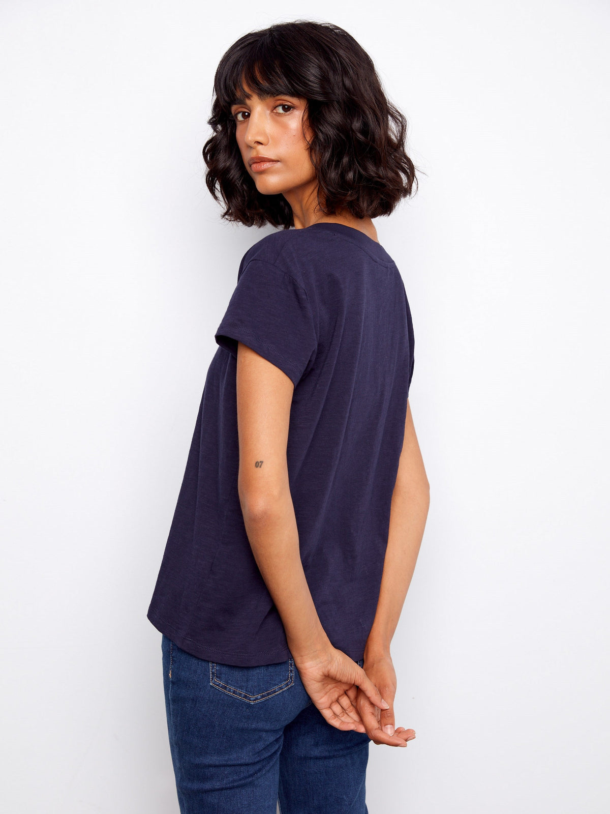 T-shirt en coton biologique à col en V et épaules tombantes - Bleu marine