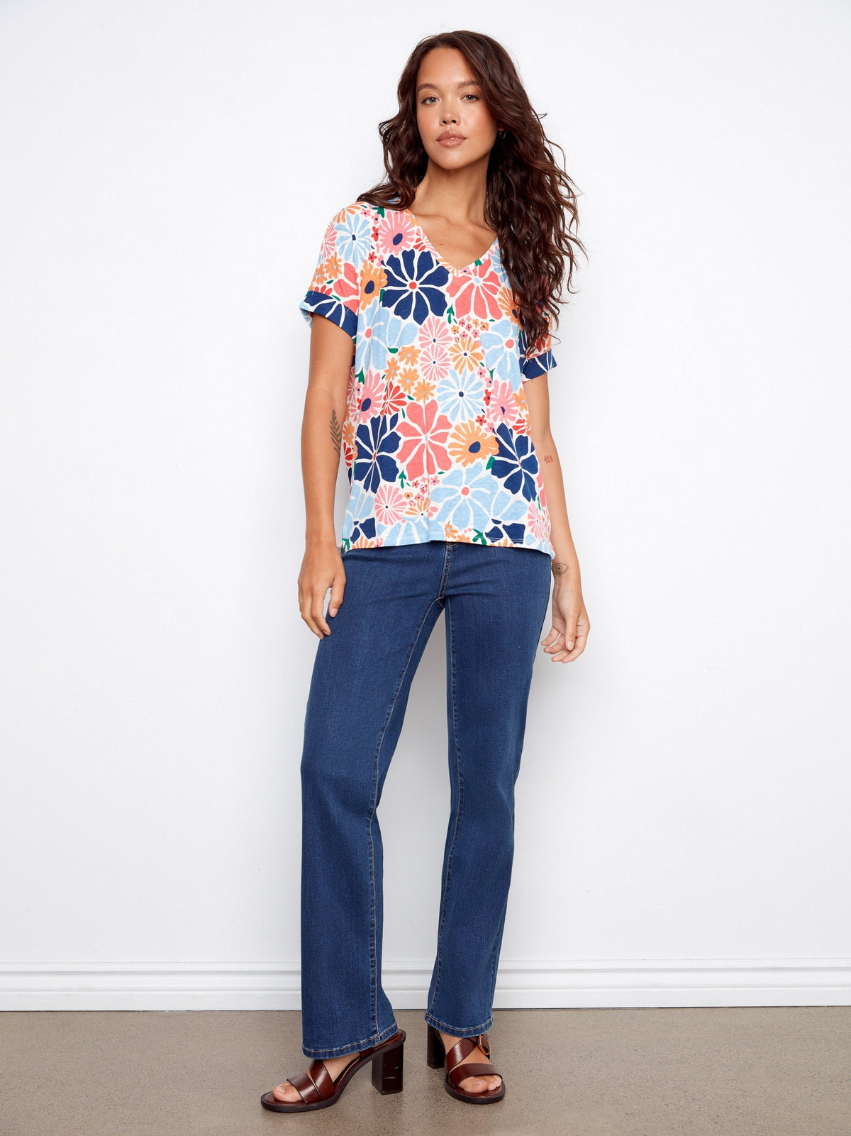 T-shirt imprimé col en V manches courtes - Fleurs rétro