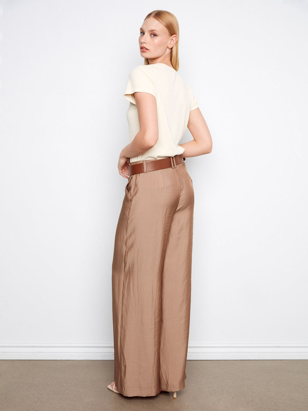 Pantalon large ceinturé en satin - Sable